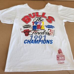 Mitchell & Ness Red and White Bulls Finals Short Sleeve Tee Cut Out Collar